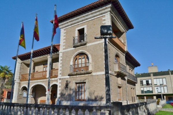 Casa Consistorial de Los Corrales de Buelna.