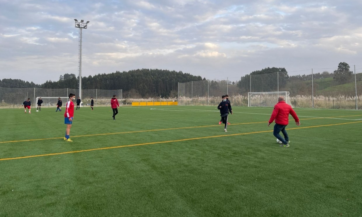 Nuevo campo de fútbol de hierba artificial en Mijarojos