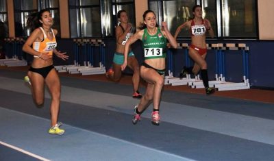 Lara Gómez bate el récord de Cantabria de los 200 indoor