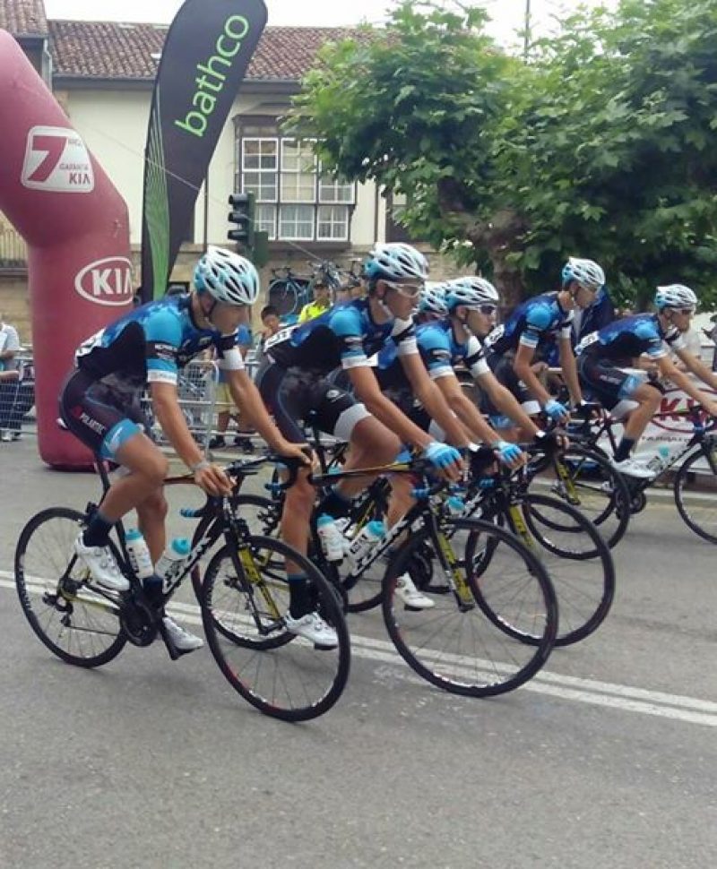 Polartec- Fundación Contador Team en la 1ª etapa