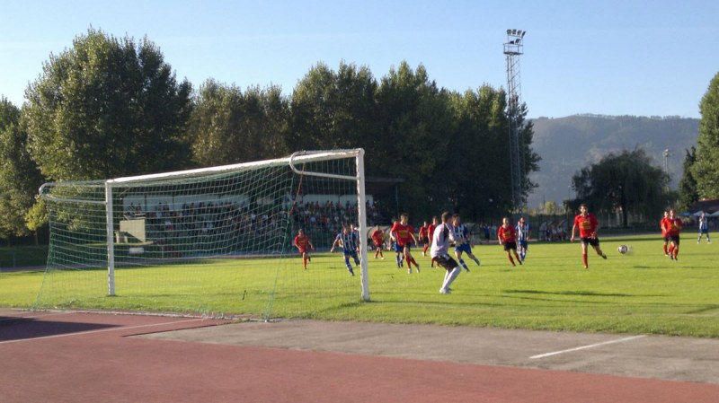 Jugada del primer gol del SD Buelna Bathco
