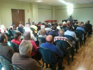 Encuentro de afectados en el palacio Quintana de Los Corrales