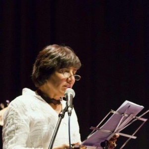 Isabel Victorino recitando