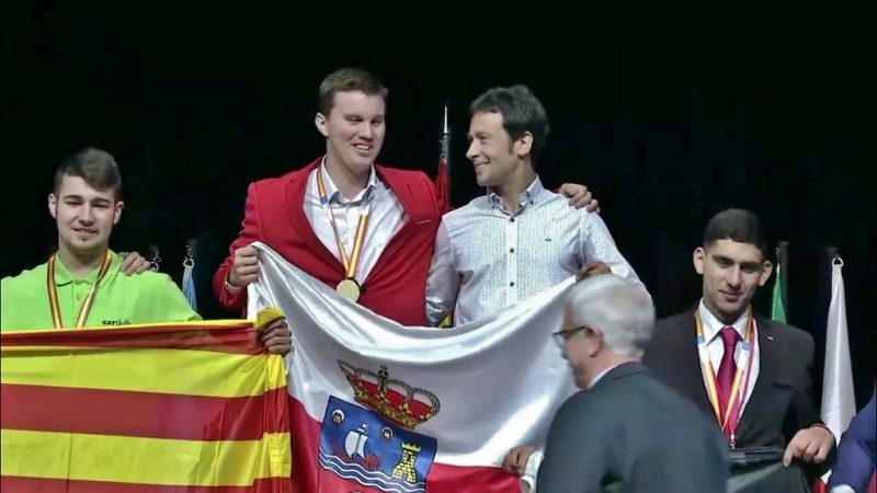 Alumno y tutor en lo más alto del podio de la Spainskills 2019
