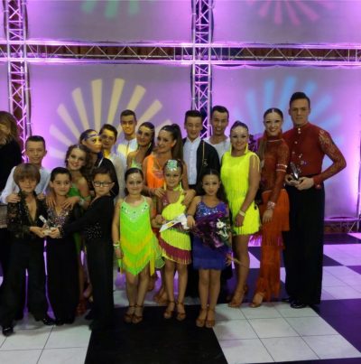 Destacada actuación de los bailarines locales en el campeonato Ciudad de Astillero