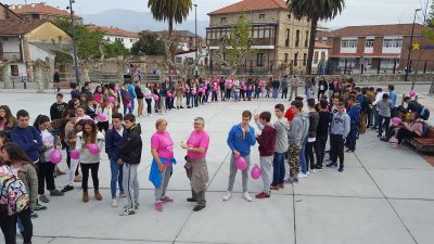 Un centenar de personas se solidarizan con el Día contra el Cáncer de Mama