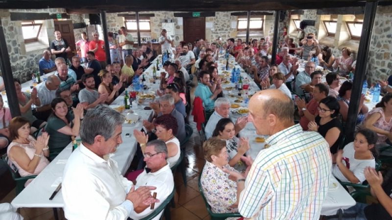 Más de 200 personas asistieron a una comida presidida por Miguel Ángel Revilla