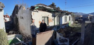 Luis Ignacio Argumosa y Julio Arranz comprobaron los primeros pasos del derribo de una vieja casa en la calle Madrid
