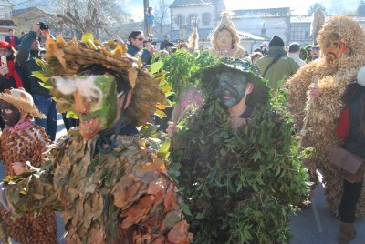 Silió acoge el primer Desfile de Máscaras de Invierno en Cantabria