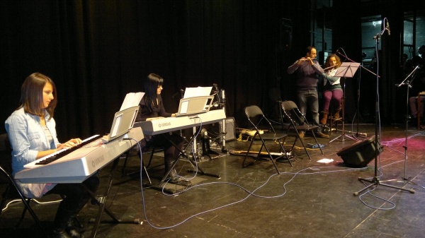 La Escuela Municipal de Música en el concierto benéfico a favor de la AECC. Pianistas y flautas
