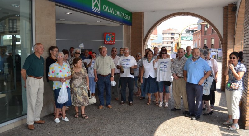 Los preferentistas de Buelna e Iguña en una nueva jornada de protesta