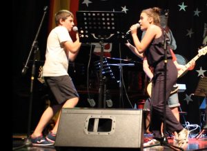Marta y Diego en el concierto de la Escuela Municipal de Música