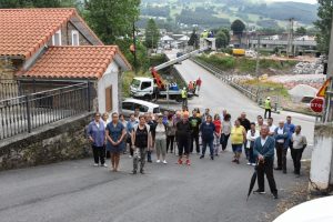 Vecinos de Penías protestanto por el derrumbe del puente