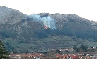Se reactiva el incendio en el monte Dobra a la altura de Sopenilla