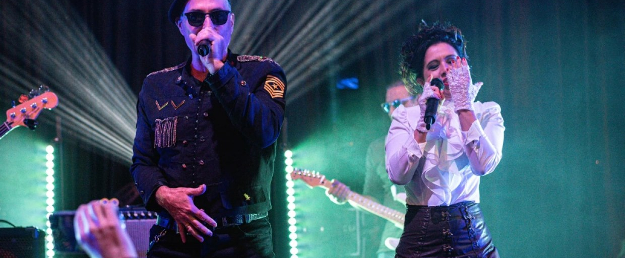 Los Corrales se mueve entre Amistades Peligrosas y la época de oro de la música pop