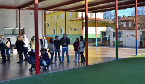 La biblioteca se abre en una caseta de obra