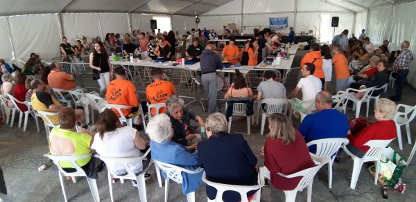 La carpa se llenó de público.