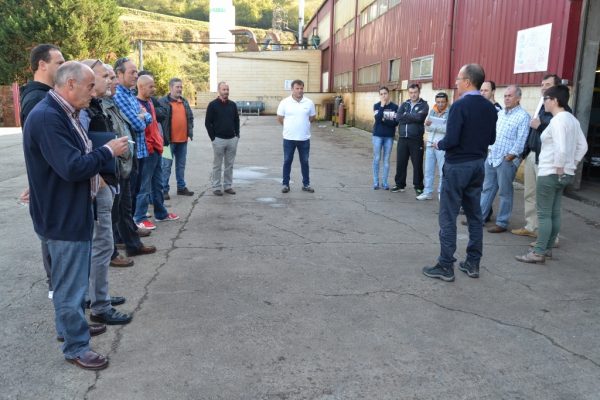 Reunión de los trabajadores previa a la visita