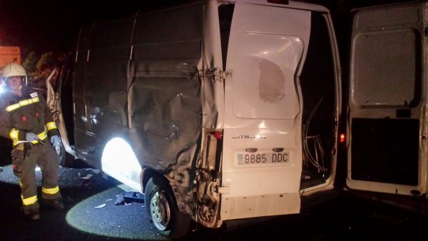 Furgoneta accidentada en Arenas