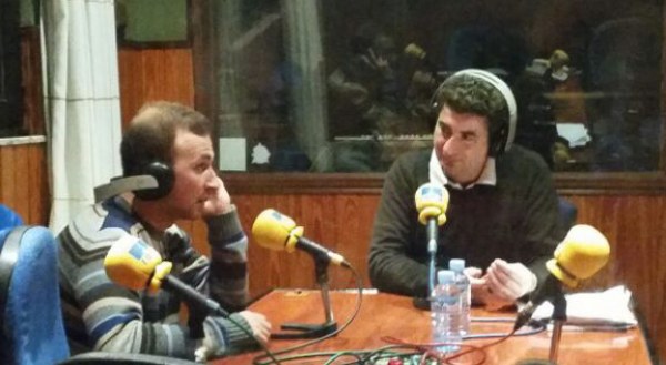 Alejandro Iglesias, va en moto