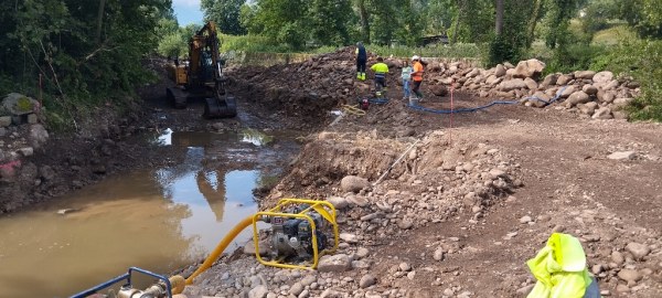 Trabajos en el cauce primitivo del río Besaya