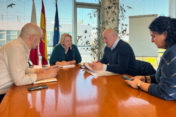 De izquierda a derecha, el director general, la consejera, el alcalde y la primer teniente de alcalde de Cartes