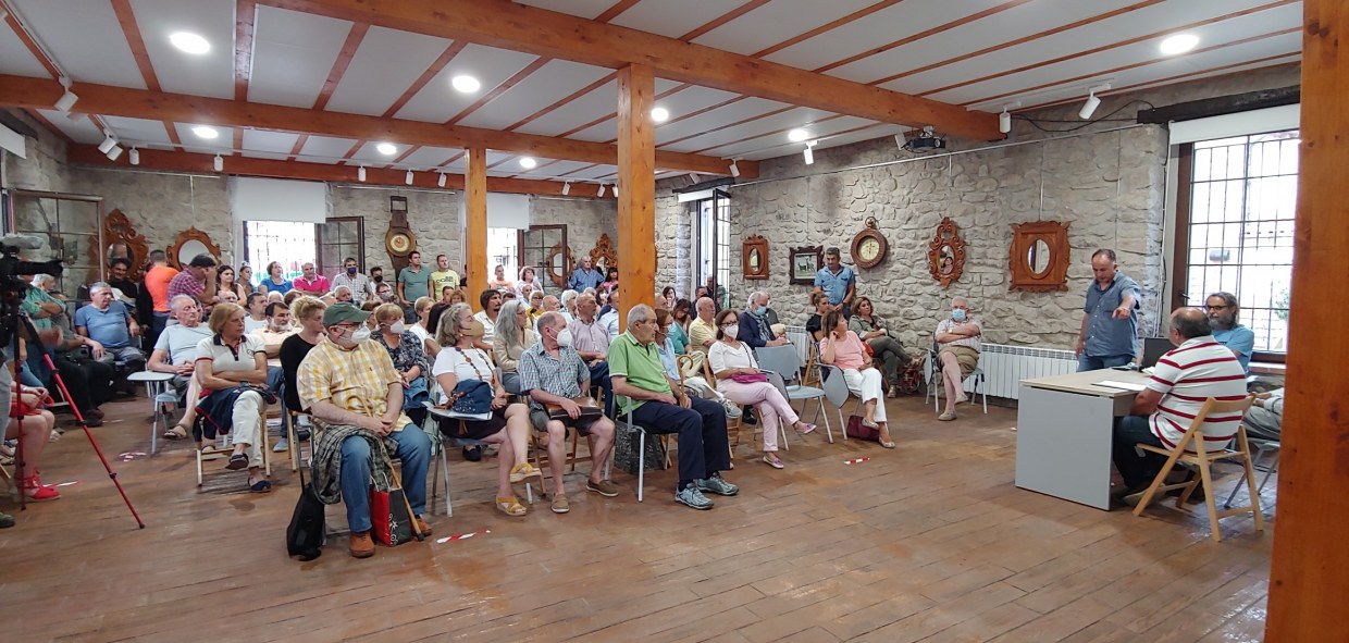 Celebrada la charla sobre la planta de biogás en Arenas de Iguña