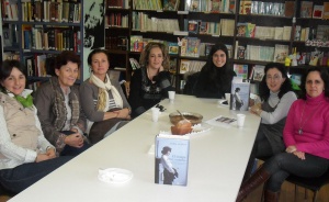 Club de lectura en la biblioteca de Molledo