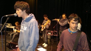 La Escuela Municipal de Música en el concierto benéfico a favor de la AECC. Conjunto pop