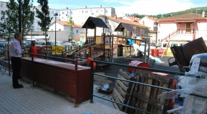 Servililano González supervisando las obras