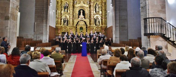 La Coral llenó el templo de Las Caldas en su actuación