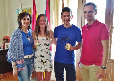 Homenaje de Los Corrales de Buelna a Azara García y Manuel Merillas