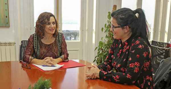 La consejera de Empleo y Políticas Sociales ha recibido a Lorena Pérez quien ha mostrado su interés por las ayudas para la contratación de jóvenes 