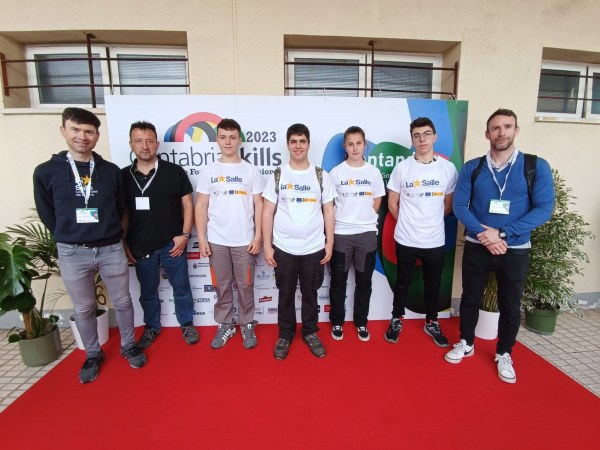 Alumnos participantes y profesores.