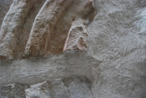 Daños en las estelas del parque de Barros