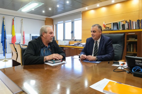 Agustín Pernía y Roberto Media en el despacho del consejero