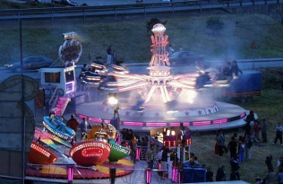 Los feriantes de San Juan regalan viajes en las atracciones.