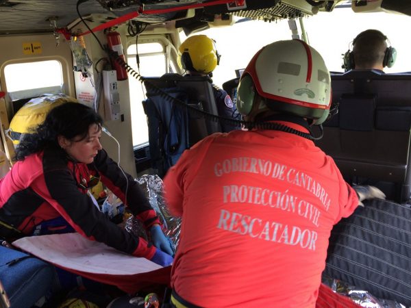 Traslado del herido en el helicóptero del 112.
