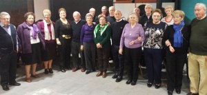 Los homenajeados junto a la directiva y concejales