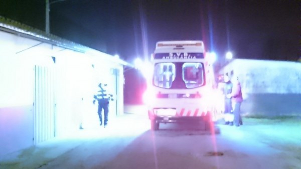 Ambulancia, bomberos y fuerzas del orden presentes en el lugar de los hechos.