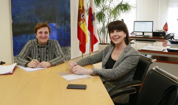 La consejera de Sanidad y la alcaldesa de Molledo y presidenta de la mancomunidad han repasado los proyectos sanitarios más inmediatos que se podrán en marcha en la zona