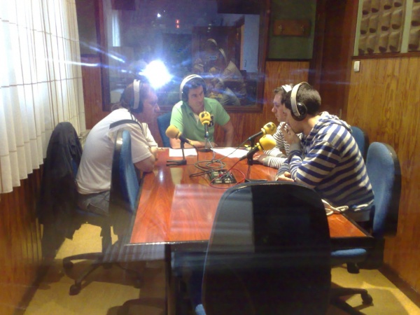 Nacho Díaz (izq) en la radio