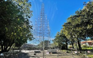 La estructura ya está montada en el parque de los Torreones