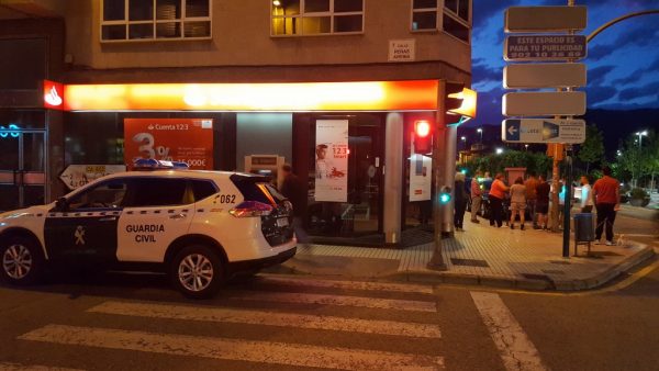 El robo se produjo en la Avenida Cantabria, muy cerca de la esquina con Peñas Arriba
