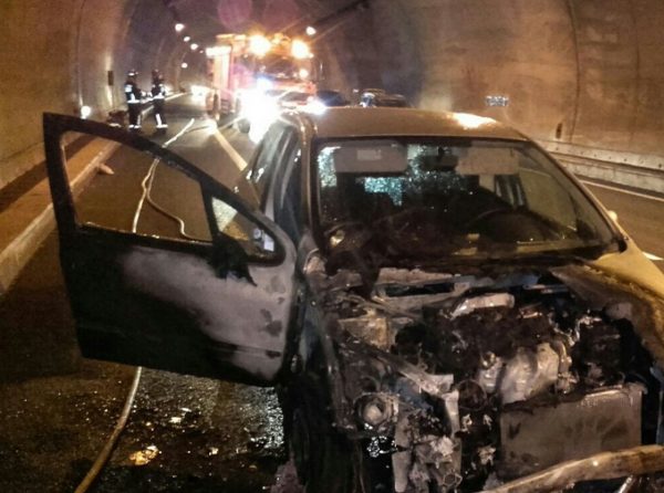Estado del coche incendiado. 