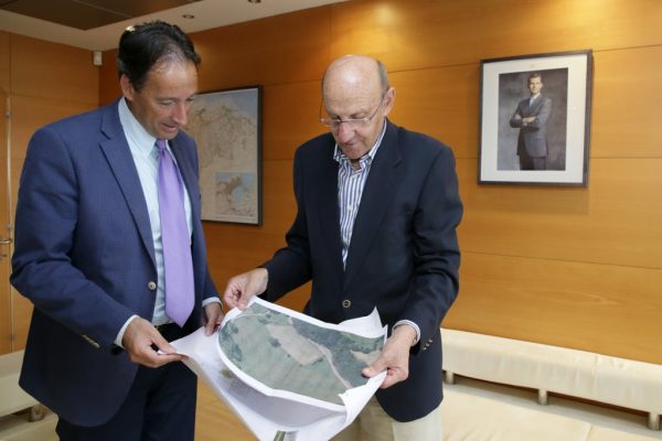 Reunión del alcalde y el consejero