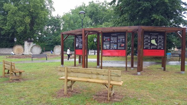 Una pérgola recibirá al visitante detallando la riqueza patrimonial del municipio y sus principales puntos de interés