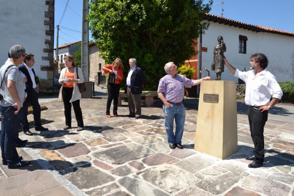 La consejera de Ganadería, Blanca Martínez, y el alcalde, Dámaso Tezanos, presidieron el acto