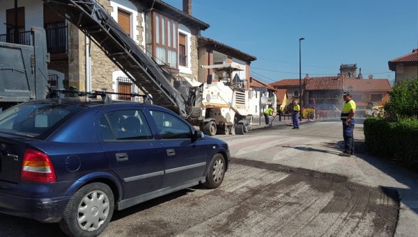 Asfaltado en la Avenida Cantabria a la altura de Somahoz