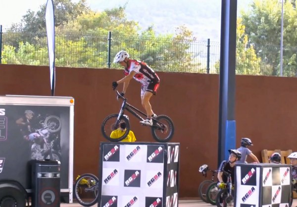 Raúl Gutiérrez y su exhibición de Bike Trial en Los Corrales